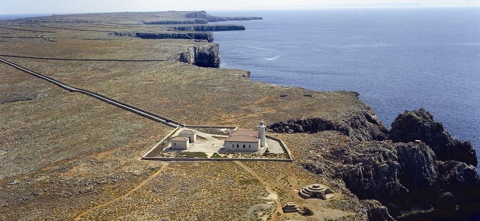 Faro de Punta Nati.