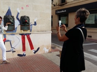 Los turistas siguen ‘llevándose’ el Street Art de Ciutadella