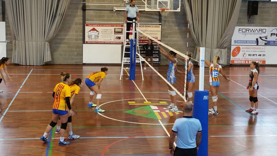 Imagen del partido de esta mañana ante el Barça (Foto: Volei Ciutadella)