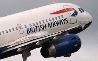 Avión de British Airways en pleno vuelo.