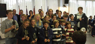 Dos imágenes del acto de entrega de trofeos (Fotos: CN Ciutadella)