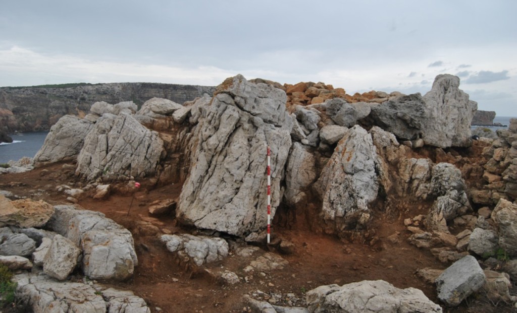 Edificio de la parte más alta del promontorio de Cala Morell. Foto: Projecte Entre Illes.