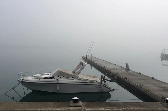 Niebla en el puerto de Maó en una imagen de archivo (Foto: J. Torres)