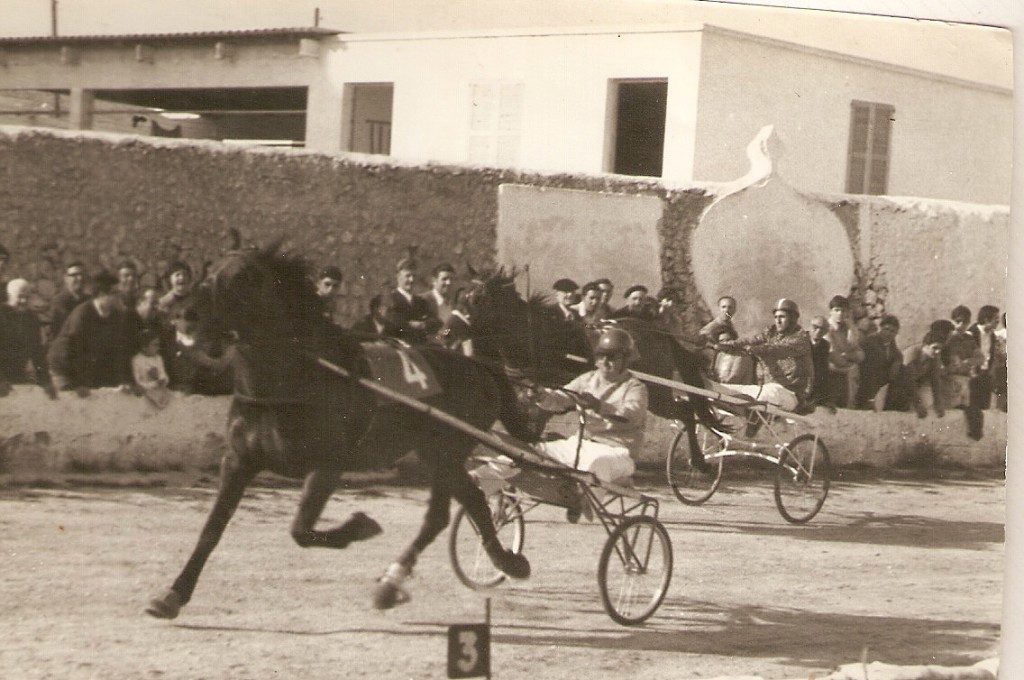 Una imagen añeja de carreras en el municipal de Maó.