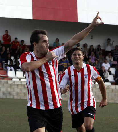 Berto Vaquero celebra el gol logrado ante el Mallorca B (Foto: deportesmenorca.com)