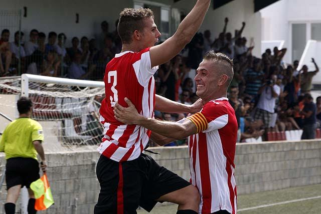 Luis y Lacueva, autores de los dos goles (Foto: deportesmenorca.com)