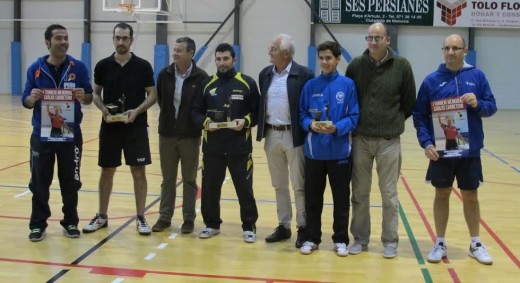 Foto de familia de ganadores, organización y hermanos Carretero.