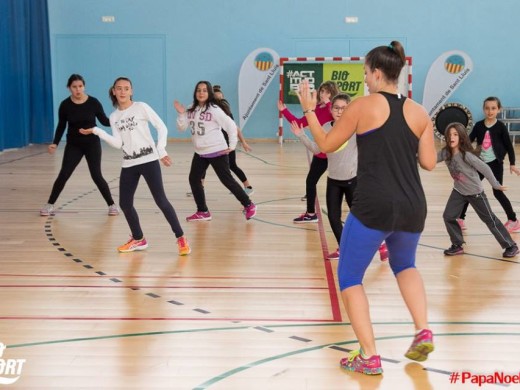 Deporte, salud y diversión en el “Papa Noel Day” de Sant Lluís