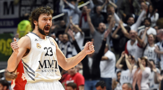 Llull celebra uno de los triples que ha conseguido ante el Estrasburgo.