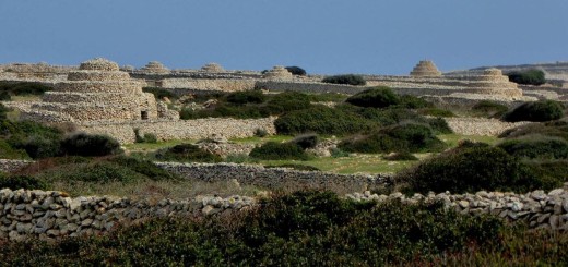 Elementos etnológicos de la zona norte de Ciutadella, en el área de Punta Nati. Foto: Martí i Bella.