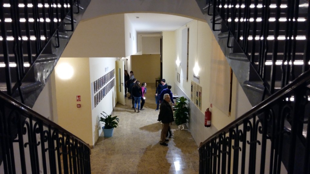 Entrada del teatro vista desde las escaleras que suben al anfiteatro, en una imagen captada en la jornada de puertas abiertas.