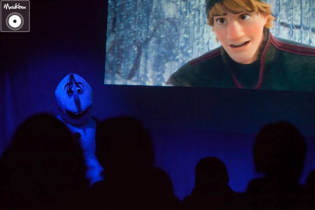 En este formato algunos de los personajes de 'Frozen' salen literalmente de la pantalla. Foto: Musikbox.