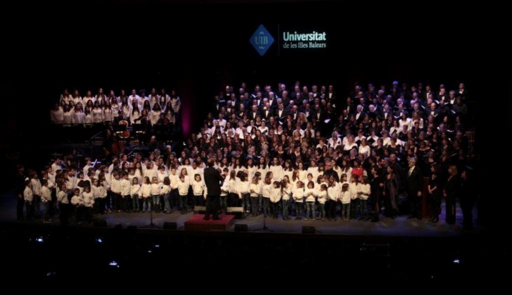 El concierto 'Tots per Nadal' se ofreció en el Auditórium de Palma. Foto: UIB.