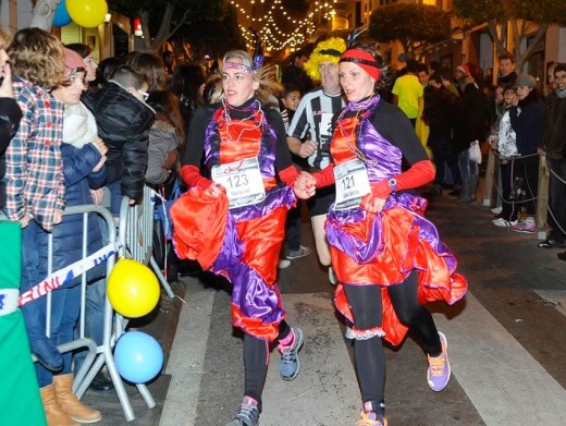 Atletismo, disfraces, música y diversión en Alaior (Fotos: Tolo Mercadal)