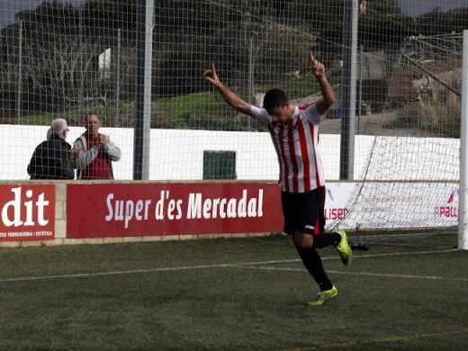 El Mercadal abate al Alaró y acecha el liderato