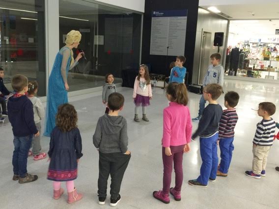 Los niños, durante uno de los espectáculos.