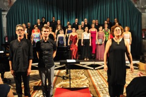 Marco Mezquida junto a Suso González, Isabel Juaneda y la Capella Davídica el día del concierto inaugural del Festival de Música d'Estiu de Ciutadella. Foto: Rafa Raga.