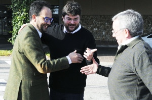 Antonio Hernando saludó  efusivamente a los socialistas menorquines.