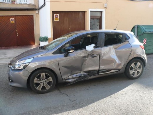 Así quedó el coche tras la colisión.