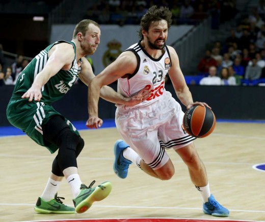 Penetración de Llull ante el Zalgiris.