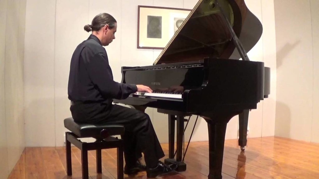 El pianista Xavi Tortosa, en una imagen capturada de uno de sus vídeos de Youtube.