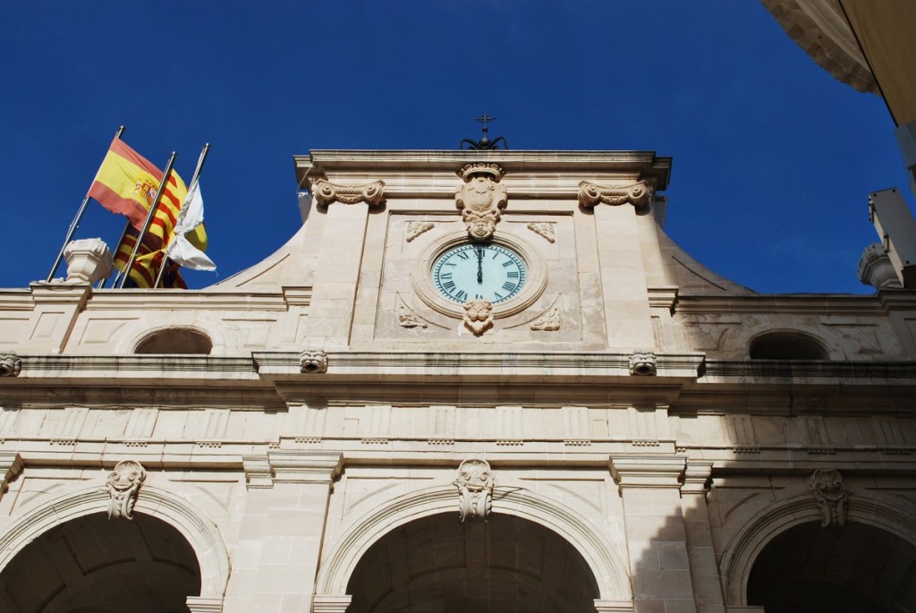 El reloj se ha parado hasta las doce del mediodía del martes 12 de enero. Foto: Ajuntament de Maó.