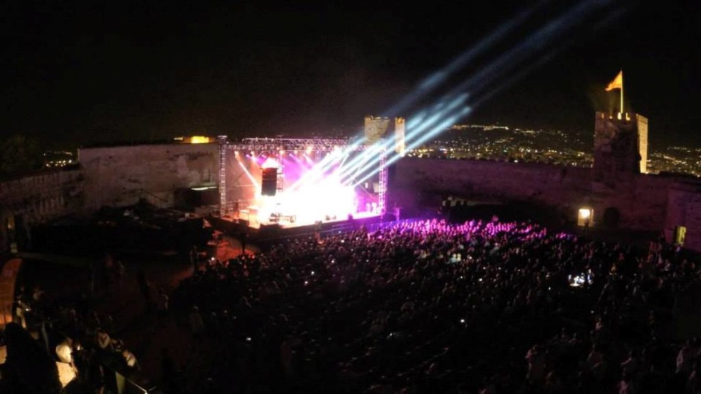 Momento de la actuación de The Other Side en el Castillo Sohail de Fuengirola en julio de 2015. Foto: The Other Side.