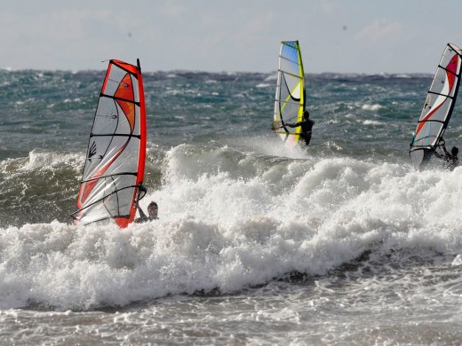 Olas y windsurf en Son Bou