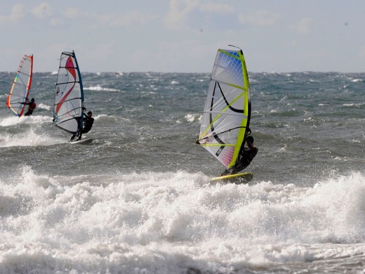 Olas y windsurf en Son Bou