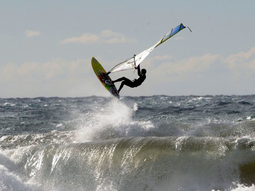 Olas y windsurf en Son Bou