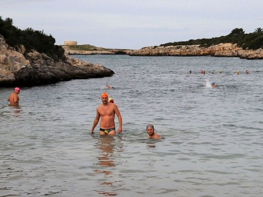 Chapuzón solidario en Cala Santandria