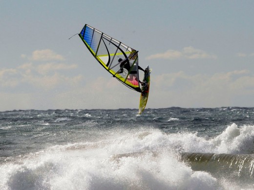 Olas y windsurf en Son Bou