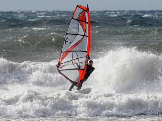 Olas y windsurf en Son Bou