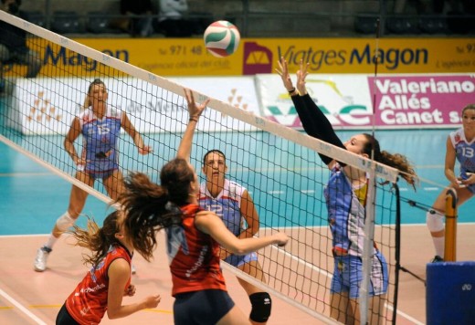 Bloqueo de Sara Esteban ante el Alcobendas (Foto: Tolo Mercadal)