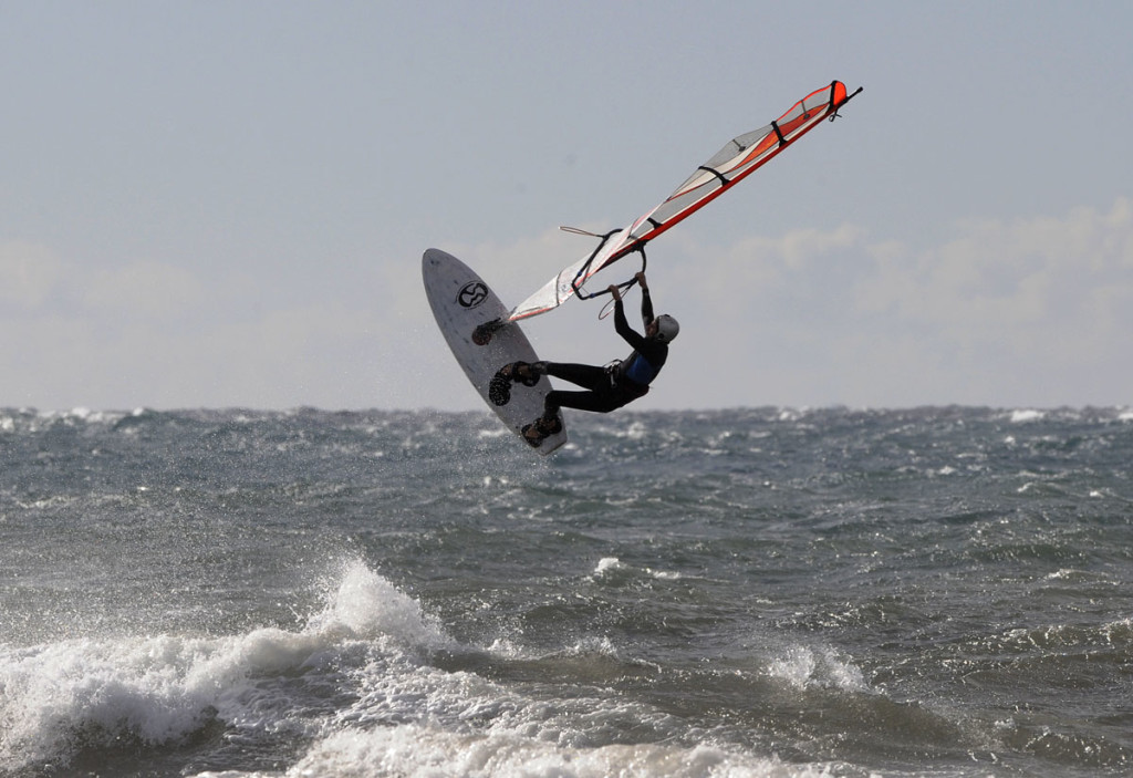 Un día perfecto para practicar windsurf (Son Bou)