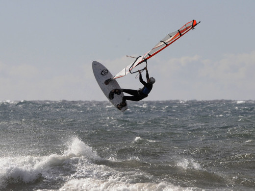 Olas y windsurf en Son Bou