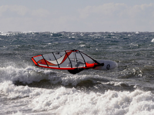 Olas y windsurf en Son Bou