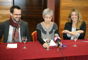 El concejal de Cultura Héctor Pons, la alcaldesa de Maó Conxa Juanola y Àngela Vallés. Foto: Tolo Mercadal.