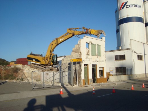La demolición ha comenzado en el Cós Nou. Foto: Autoritat Portuària de Balears.