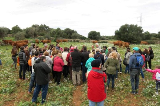 Los participantes durante la visita a la finca. Foto: Agència Reserva de Biosfera Menorca.