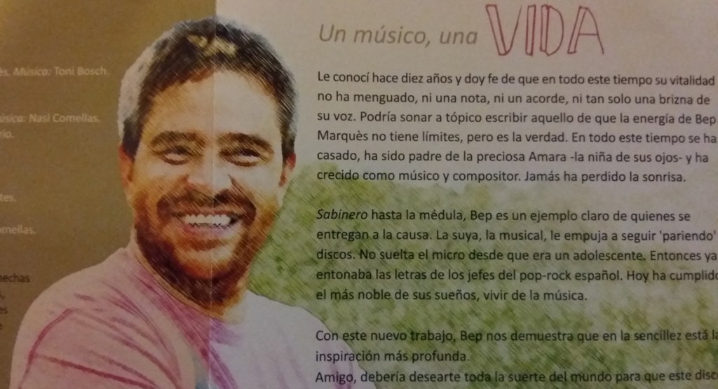 Parte interior del disco 'Vida', con un escrito de la periodista Raquel Marquès.