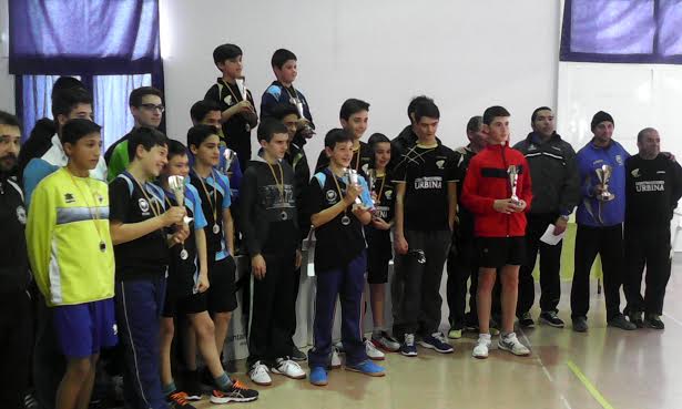 Imagen de la entrega de trofeos de las pruebas escolares.