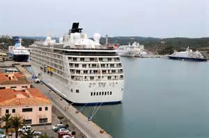 Cruceros en el puerto de Maó.