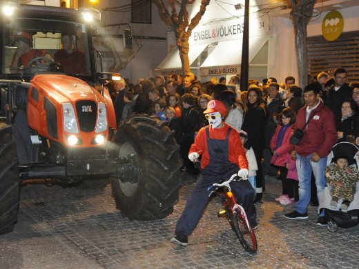 (Vídeos y fotos) Maó disfruta de sus disfraces