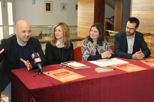 De iz. a der.: Jaume Gomila, Àngela Vallés (gerente del Principal), Mar Rescalvo y Héctor Pons (concejal de Cultura de Maó). Foto: Tolo Mercadal.