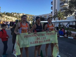 Podio de la categoría femenina (Foto: Xtrem Menorca Triatló)