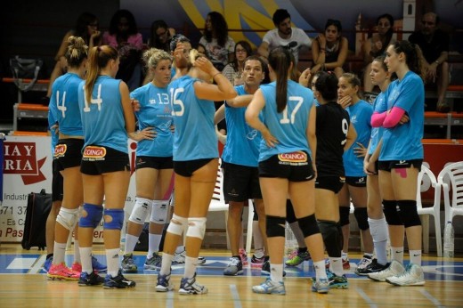 Bep Llorens, dando instrucciones en un partido de pretemporada (Foto: Tolo Mercadal)