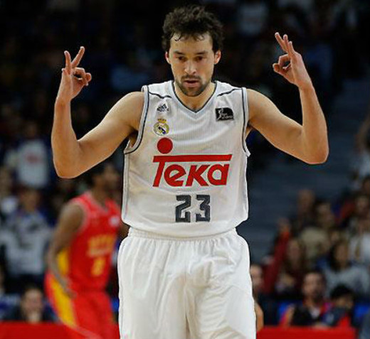 Llull celebra un triple.