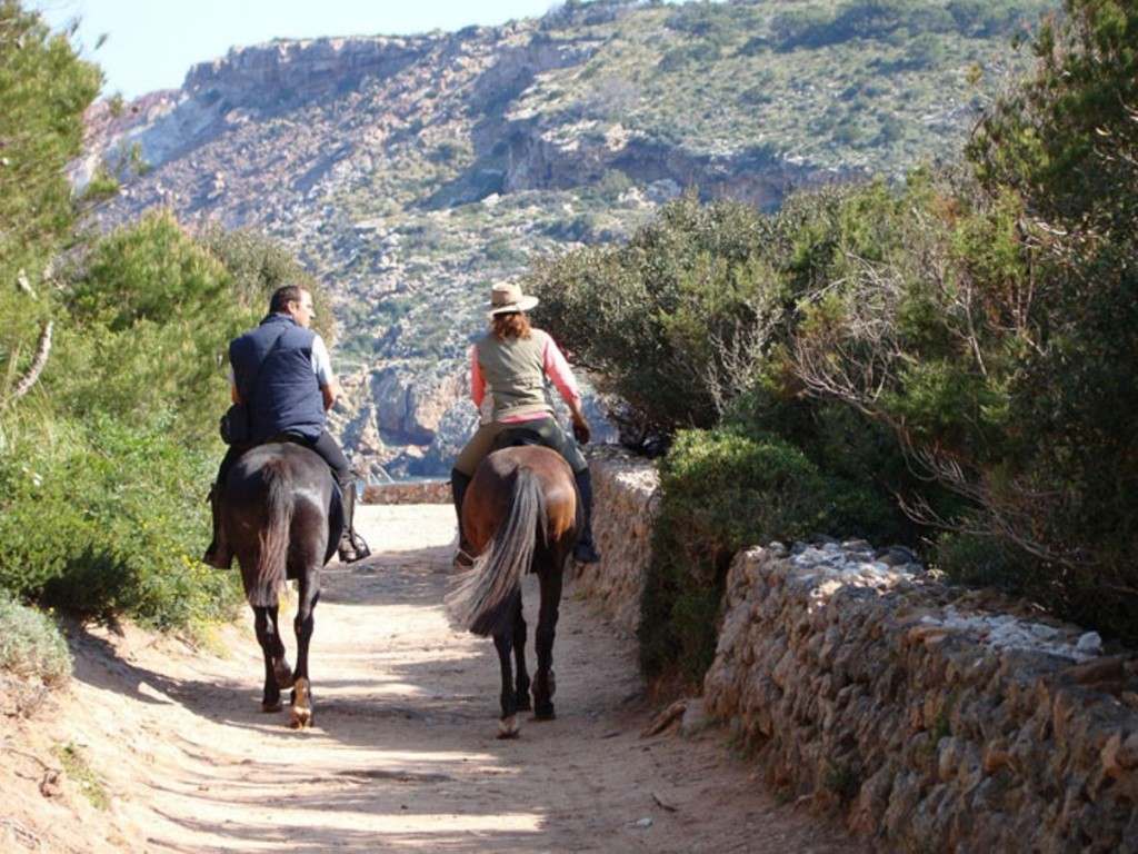 Excursión a caballo por La Vall. Foto: Fundació Destí Menorca.