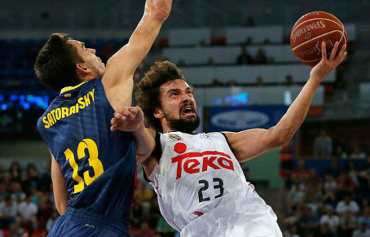 Llull penetra ante Satoransky (Foto: Euroliga)